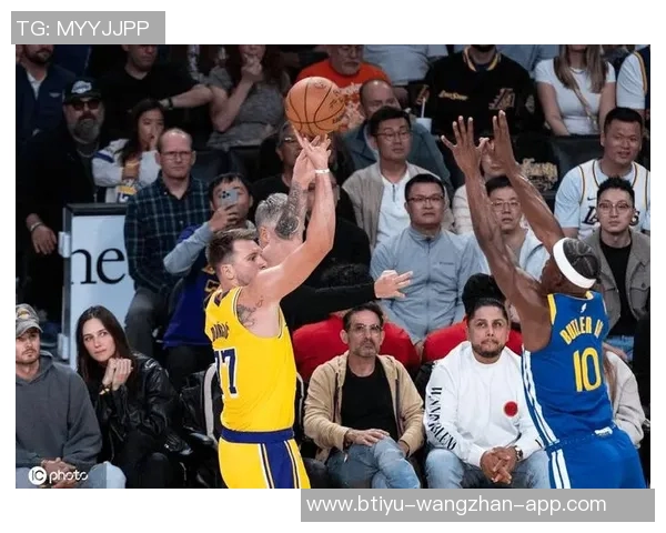 28支球队齐聚赛季首战东契奇马克西文班华子联手轰下四个40分以上 28支球队齐聚赛季首战东契奇马克西文班华子联手轰下四个40分以上