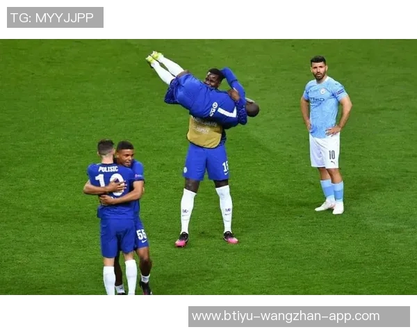 卡里克盛赞赫拉芬贝赫防守纪律性与聪明才智兼备并具备出色传球能力